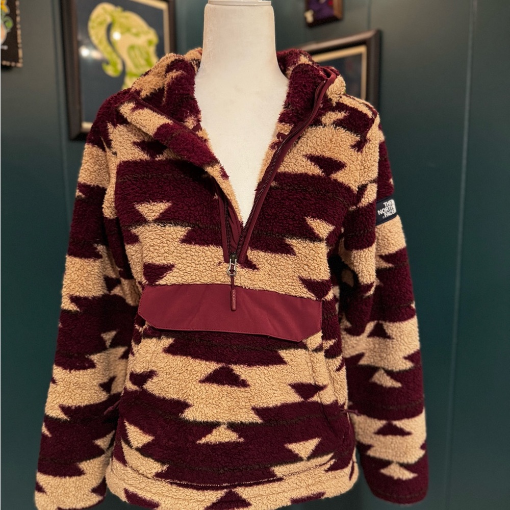 The North Face Campshire hooded pullover fleece jacket